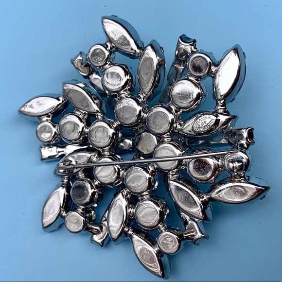 Kramer New York White Rhinestone Silver Tone Snowflake Brooch Pin - Picture 5 of 8